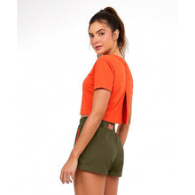 Charger l'image dans la galerie, Model Back: Alto Giro Fitness Haut T-Shirt Skin Fit Cropped 1983 Laranja Pitanga
