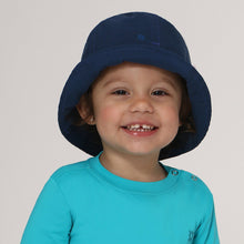 Charger l'image dans la galerie, Model Front: Uv Line Bob Hat Napoli Basic Kids Nac Inf Navy Blue Upf50+
