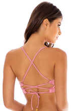 Charger l'image dans la galerie, Model Back: Luli Fama Haut Top Peek A Boo Blush River Dance
