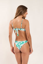 Charger l'image dans la galerie, Model Back: Wednesday In Hawaii By Rio De Sol Haut Top Pua-Valley Coral
