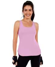 Charger l'image dans la galerie, Model Front: Alto Giro Fitness Haut Regata Skin Fit Alongada Gola V Rosa Soft
