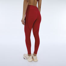 Charger l'image dans la galerie, Model Back: Alto Giro Fitness Bas Legging Hyper Recortes Atlanta Vermelho Haute Red
