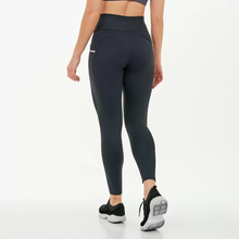 Charger l'image dans la galerie, Model Back: Alto Giro Fitness Bas Legging Hyper Com Laser Lateral Preto
