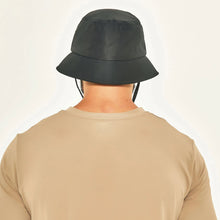Charger l'image dans la galerie, Model Back: Uv Line Bob Bucket Colors Preto Upf50+
