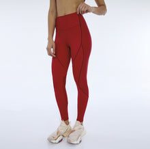 Charger l'image dans la galerie, Model Front: Alto Giro Fitness Bas Legging Hyper Recortes Atlanta Vermelho Haute Red
