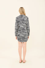 Charger l'image dans la galerie, Model Back: Uv Line Chemise Shirtdress Dalia Marinho Upf50+
