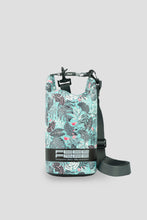 Charger l'image dans la galerie, Model Front: Feelfree Sac De Plage Dry Tube 1,5L Tropical Organic Teal
