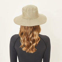 Charger l'image dans la galerie, Model Back: Uv Line Chapeau Souple/Capeline Hat Lyon Nac L Fem Kaki Upf50+

