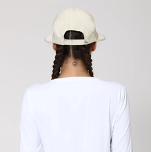 Charger l'image dans la galerie, Model Back: Uv Line Casquette Visor Nice Fem Sand Upf50+
