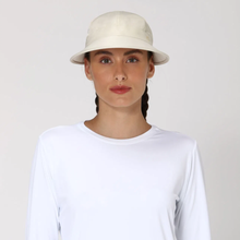 Charger l'image dans la galerie, Model Front: Uv Line Casquette Visor Nice Fem Sand Upf50+
