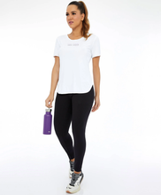 Charger l'image dans la galerie, Model Front: Alto Giro Fitness Haut T-Shirt Skin Fit Inspiracional Branco Optico
