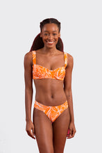 Charger l'image dans la galerie, Model Front: Rio De Sol Haut Top Trail-Orange Amelia

