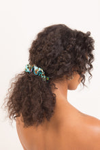 Charger l'image dans la galerie, Model Front: Rio De Sol Chouchou Morumbi Scrunchie
