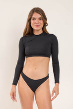 Charger l'image dans la galerie, Model Front: Wednesday In Hawaii By Rio De Sol Haut Top Lava Reef
