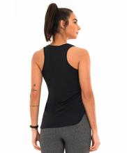 Charger l'image dans la galerie, Model Back: Alto Giro Fitness Haut Regata Skin Fit Alongada Gola V Preto
