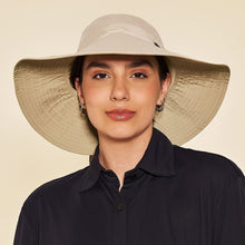 Charger l'image dans la galerie, Model Front: Uv Line Chapeau Souple/Capeline San Diego Areia Kaki Upf50+
