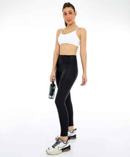 Charger l&#39;image dans la galerie, Image 04: Alto Giro Fitness Bas Legging Couro Com Recorte Rebatidos Preto
