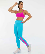 Charger l&#39;image dans la galerie, Model Front: Alto Giro Fitness Bas Legging Hyper Detalhe Cos Azul Scuba
