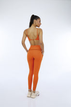Charger l&#39;image dans la galerie, Model Back: Alto Giro Fitness Bas Legging Hyper Regulagem No Cos Laranja Orangeade
