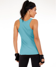 Charger l&#39;image dans la galerie, Model Back: Alto Giro Fitness Haut Regata Skin Fit Alongada Gola V Azul Waters
