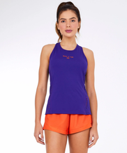 Charger l&#39;image dans la galerie, Model Front: Alto Giro Fitness Haut Regata Skin Fit Costas Nadador Roxo Eletric
