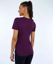 Charger l&#39;image dans la galerie, Model Back: Alto Giro Fitness Haut T-Shirt Skin Fit Inspiracionais Roxo
