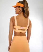 Charger l&#39;image dans la galerie, Model Back: Alto Giro Fitness Haut Top Verticale Detalhe Tiras Laranja Gym
