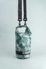 Charger l&#39;image dans la galerie, Model Back: Feelfree Sac De Plage Dry Tube 1,5L Tropical Organic Teal
