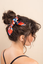 Charger l&#39;image dans la galerie, Leaves Scrunchie
