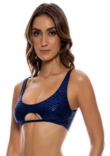 Charger l&#39;image dans la galerie, Image 04: Luli Fama Haut Top Scoop Lux Midnight Blue
