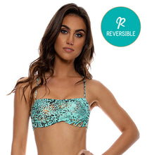 Charger l&#39;image dans la galerie, Model Front: Luli Fama Haut Top Square Animale Aqua
