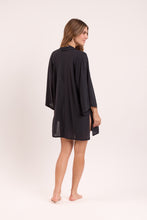 Charger l&#39;image dans la galerie, Model Back: Rio De Sol Robe De Plage Black Kimono
