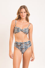 Charger l&#39;image dans la galerie, Model Front: Rio De Sol Bas Bottom Ikat Hotpants
