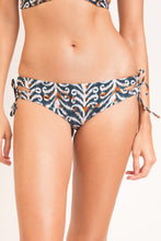 Charger l&#39;image dans la galerie, Gallery: Rio De Sol Bas Bottom Ikat Madrid
