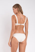 Charger l&#39;image dans la galerie, Model Back: Rio De Sol Bas Bottom Malibu-Natural Essential-Comfy
