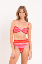 Charger l&#39;image dans la galerie, Model Front: Rio De Sol Ensemble Set Cher Bandeau-Joy Hotpants
