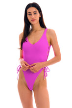 Charger l&#39;image dans la galerie, Model Front: Rio De Sol Une Pièce St-Tpz Pink Zoe
