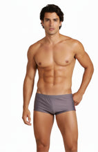 Charger l&#39;image dans la galerie, Model Front: Rio De Sol Sunga / Boxer Sunga Ferrugem
