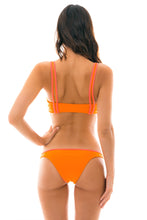 Charger l&#39;image dans la galerie, Model Back: Rio De Sol Haut Top Duo Orange

