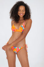Charger l'image dans la galerie, Model Front: Rio De Sol Haut Top Orange-Bloom Tri-Cos

