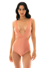 Charger l&#39;image dans la galerie, Model Front: Rio De Sol Une Pièce Trikini Ouro Rosa
