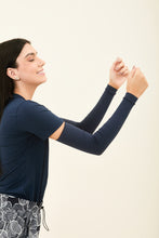 Charger l&#39;image dans la galerie, Sun-Protection Sleeve Navy UPF50+
