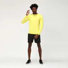 Charger l&#39;image dans la galerie, Model Front: Uv Line Fitness Haut Longsleeve Uvpro Amarelo Upf50+
