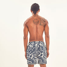 Charger l&#39;image dans la galerie, Model Back: Uv Line Bermuda / Short Pour Homme Shorts Costela Aco Upf50+
