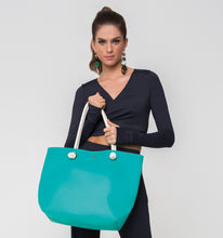 Charger l&#39;image dans la galerie, Model Front: Uv Line Sac De Plage Silicone Bag Turquesa

