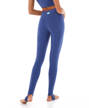 Load image into Gallery viewer, Staff Com Tule E Silk Azul Movement Leggings
