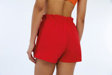 Load image into Gallery viewer, Shorts Techno Taslon Com Bolsos Vermelho High Red
