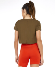 Charger l&#39;image dans la galerie, T-Shirt Cropped Skin Fit Gym Verde Olive
